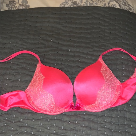 Victoria’s Secret push up bra - Picture 1 of 3